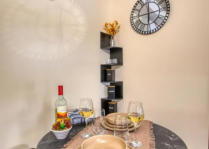 Gabriel's - 2 Bedroom By Solea Homes アパート